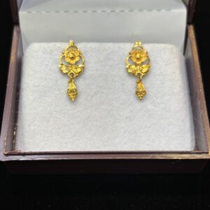 Delicate flower earring